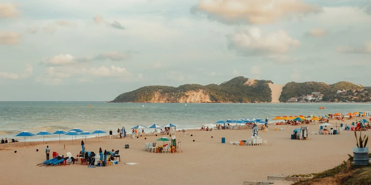 Ponta Negra em Natal: o que torna esse destino tão especial no Nordeste