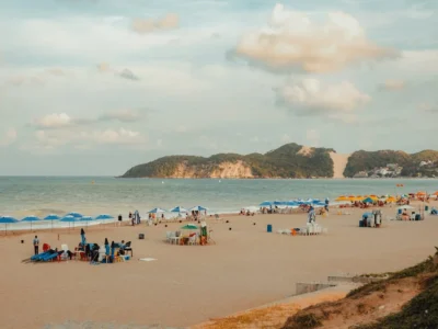 Ponta Negra em Natal: o que torna esse destino tão especial no Nordeste