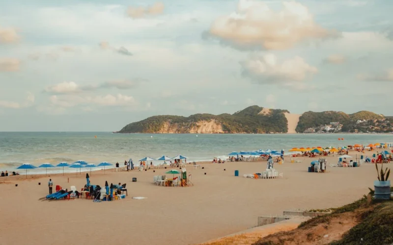 Ponta Negra em Natal: o que torna esse destino tão especial no Nordeste