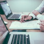 10 movimentos de quem age antes que o mercado e a vida exijam